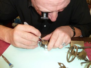 Bernard Sarfati, horloger réparateur de quartier